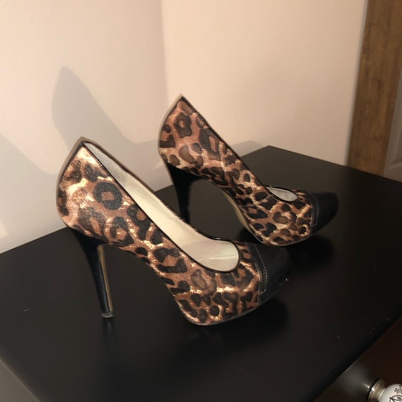 Michael Kors Cynthia Leopard Heel - Picture 6 of 8